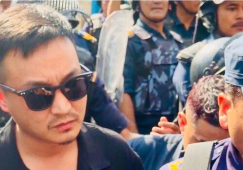 ‘नेपाली ब्रो’ प्रकरणमा निष्पक्ष अनुसन्धानको माग गर्दै प्रहरी कार्यालय पुगे सुधन गुरुङ