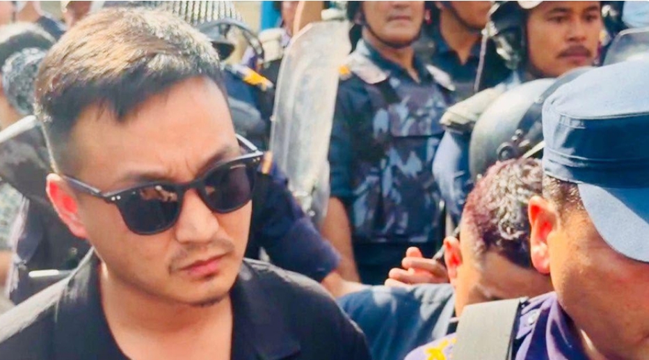 ‘नेपाली ब्रो’ प्रकरणमा निष्पक्ष अनुसन्धानको माग गर्दै प्रहरी कार्यालय पुगे सुधन गुरुङ
