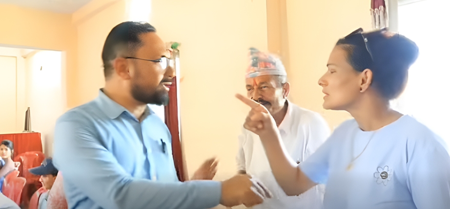 सार्वजनिक कार्यक्रममा वडाध्यक्ष–पत्रकार बीच लडाई, हात हालेपछि पत्रकार पक्राउ
