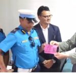 हेलमेटबिनै सवारी चलाउँदा मुख्यमन्त्री कमलबहादुर शाह कारबाहीमा, ५०० रुपैयाँ जरिबाना