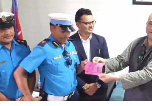 हेलमेटबिनै सवारी चलाउँदा मुख्यमन्त्री कमलबहादुर शाह कारबाहीमा, ५०० रुपैयाँ जरिबाना