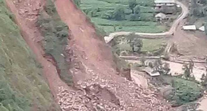 डोल्पामा अविरल वर्षापछि आएको हिलोयुक्त बाढी घरभित्र पस्दा महिलाको मृत्यु, चार जना घाइते