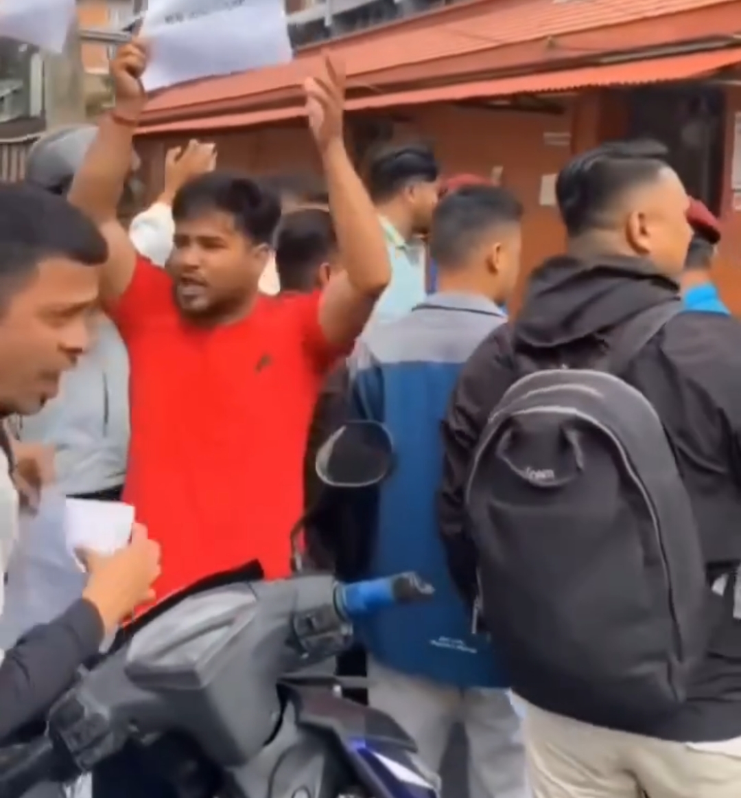 मोटरसाइकल पार्किङ गरेर अनेरास्ववियुको सांकेतिक विरोध