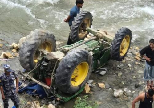 बैतडीमा दुःखद दुर्घटना : ट्याक्टरसहित भीरमा खस्दा चालकको मृत्यु