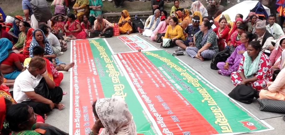 लघुवित्त पीडितको आन्दोलन थप चर्कियो, माइतीघरमा सामूहिक आमरण अनसन सुरु