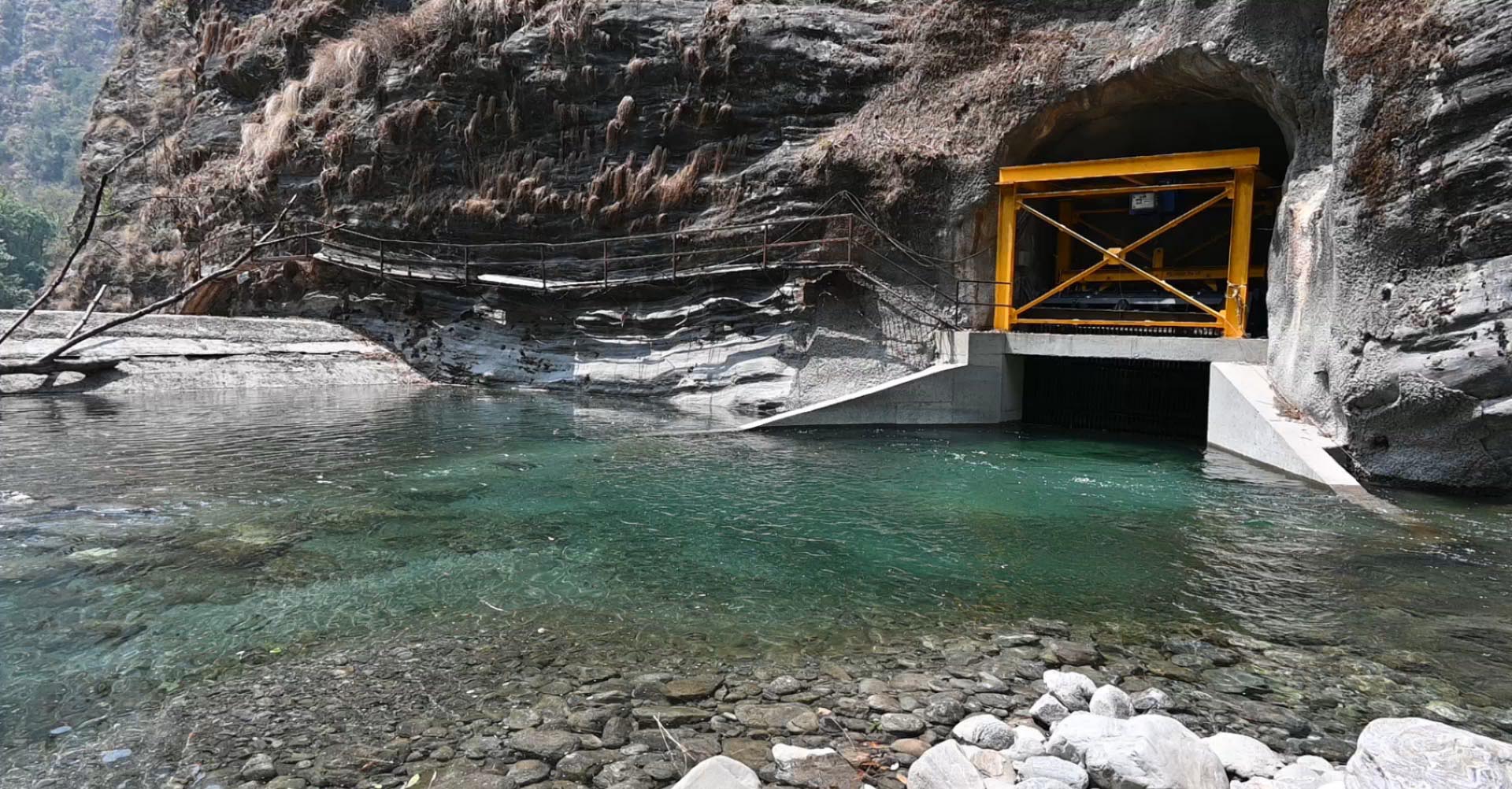 धमिलो पानीका कारण मेलम्चीको वितरण रोकियो, उपत्यकावासी प्रभावित