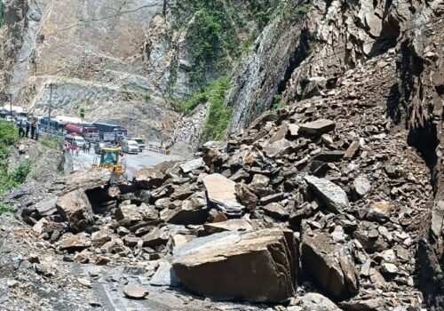 अविरल वर्षाको असर : बाढी–पहिरोमा ६ जनाको मृत्यु, १३ भन्दा बढी मुख्य राजमार्ग बन्द