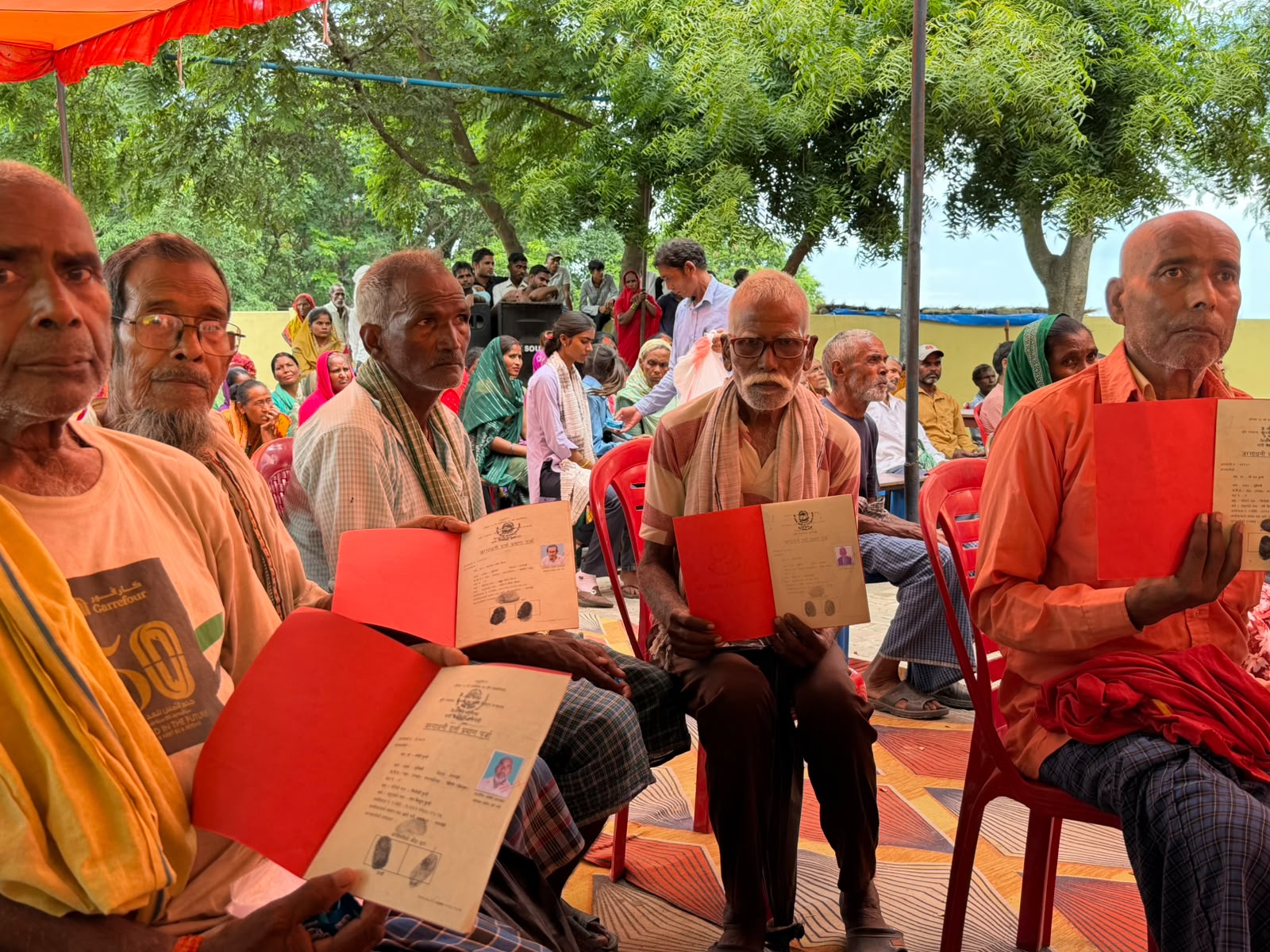 ५८ वर्षको प्रतीक्षा अन्त्य, रोहिणीका २७१ परिवारले पाए जग्गाको लालपुर्जा