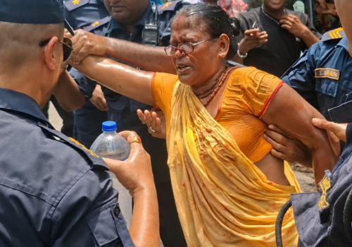 अदालतभित्र मिटरब्याज साहुविरुद्ध बहस, बाहिर पीडितको प्रदर्शनबीच महिलाले गरिन् आत्मदाहको प्रयास